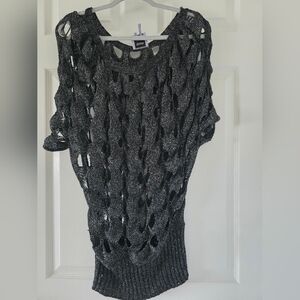 SWEATER IN DARK GRAY SITH HOLES IN SIZE S.